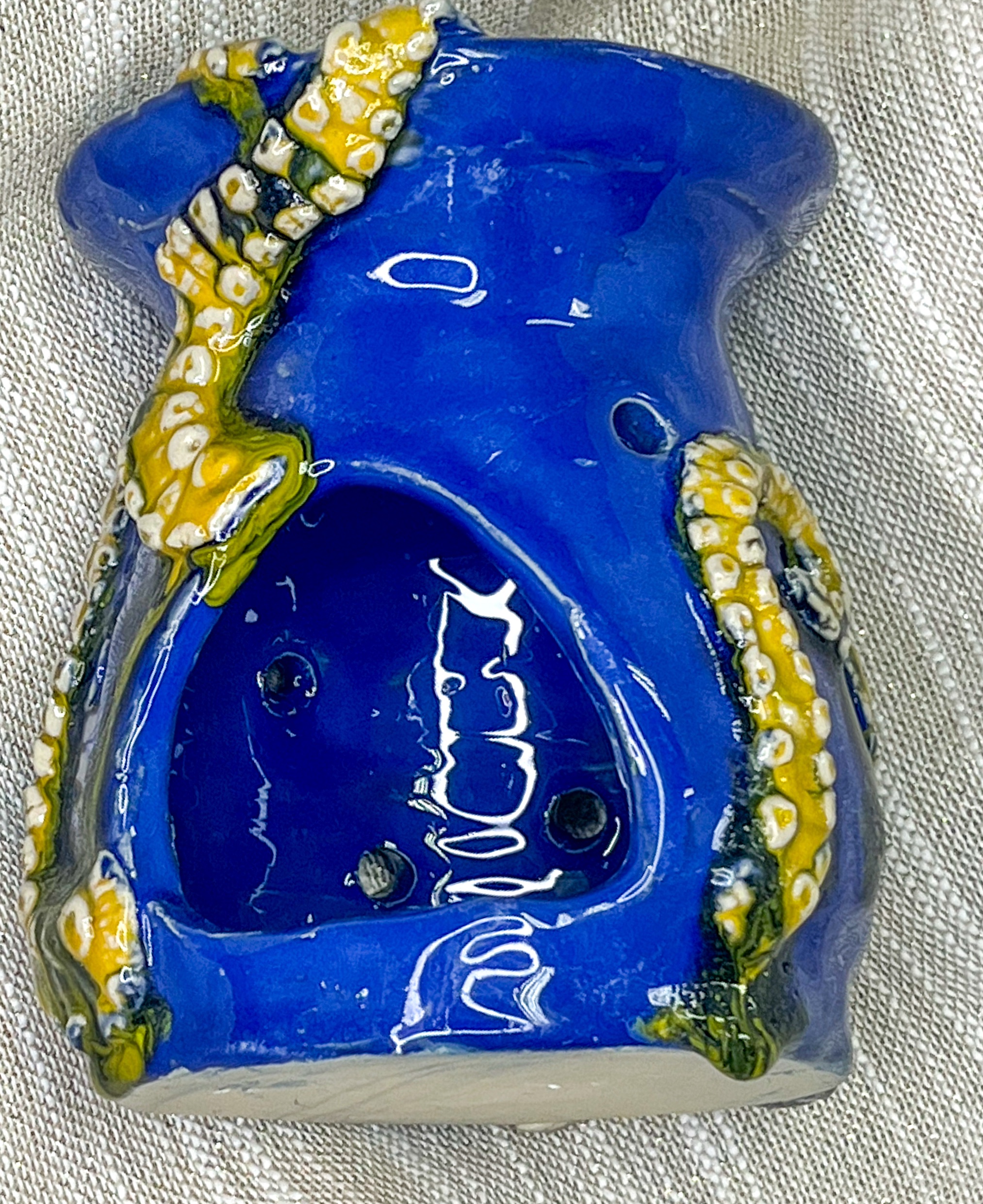 Ceramiczny kominek zapachowy na wosk lub olejki zdobiony mackami ośmiornicy - obrazek 2