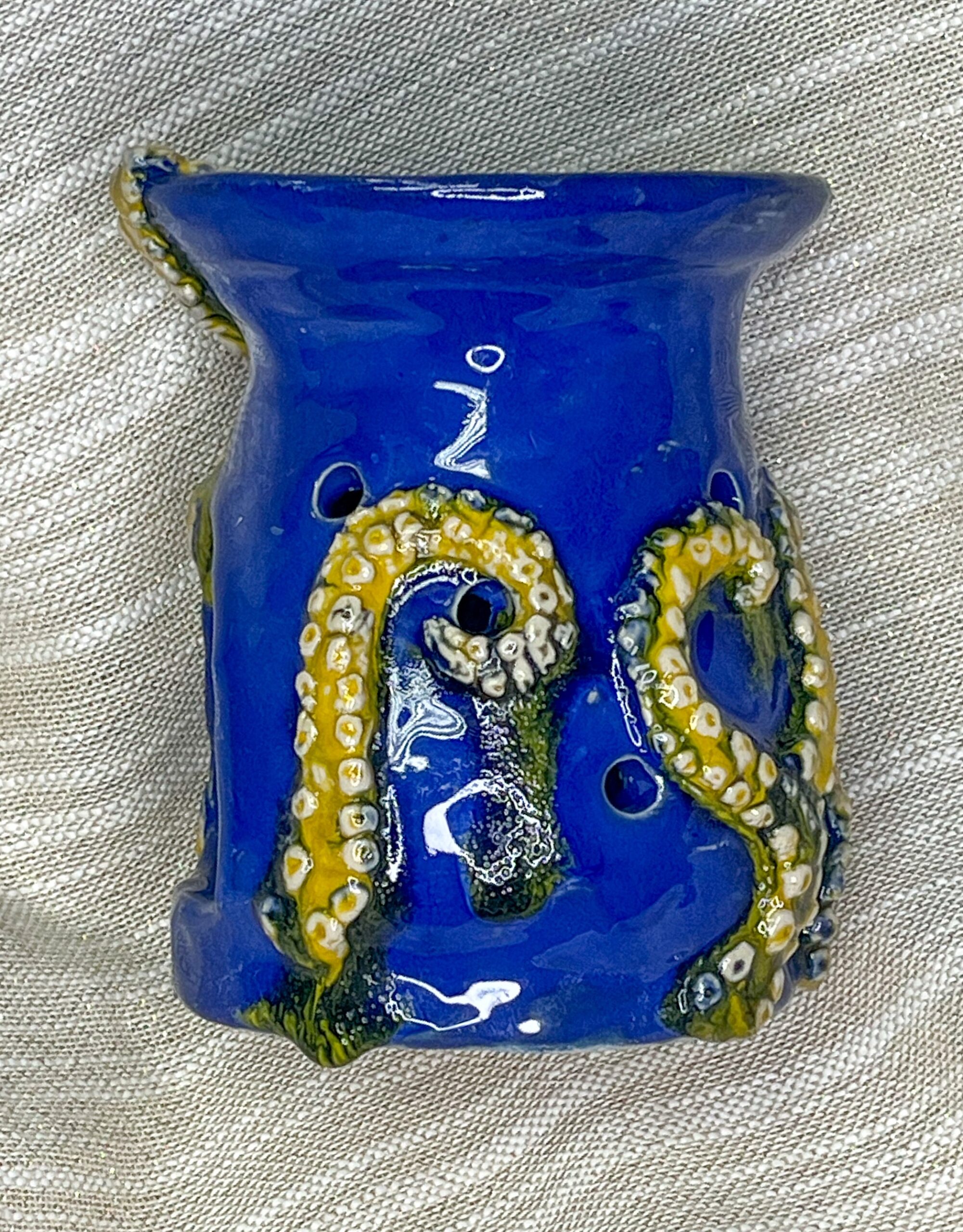 Ceramiczny kominek zapachowy na wosk lub olejki zdobiony mackami ośmiornicy - obrazek 5