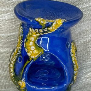 Ceramiczny kominek zapachowy na wosk lub olejki zdobiony mackami ośmiornicy