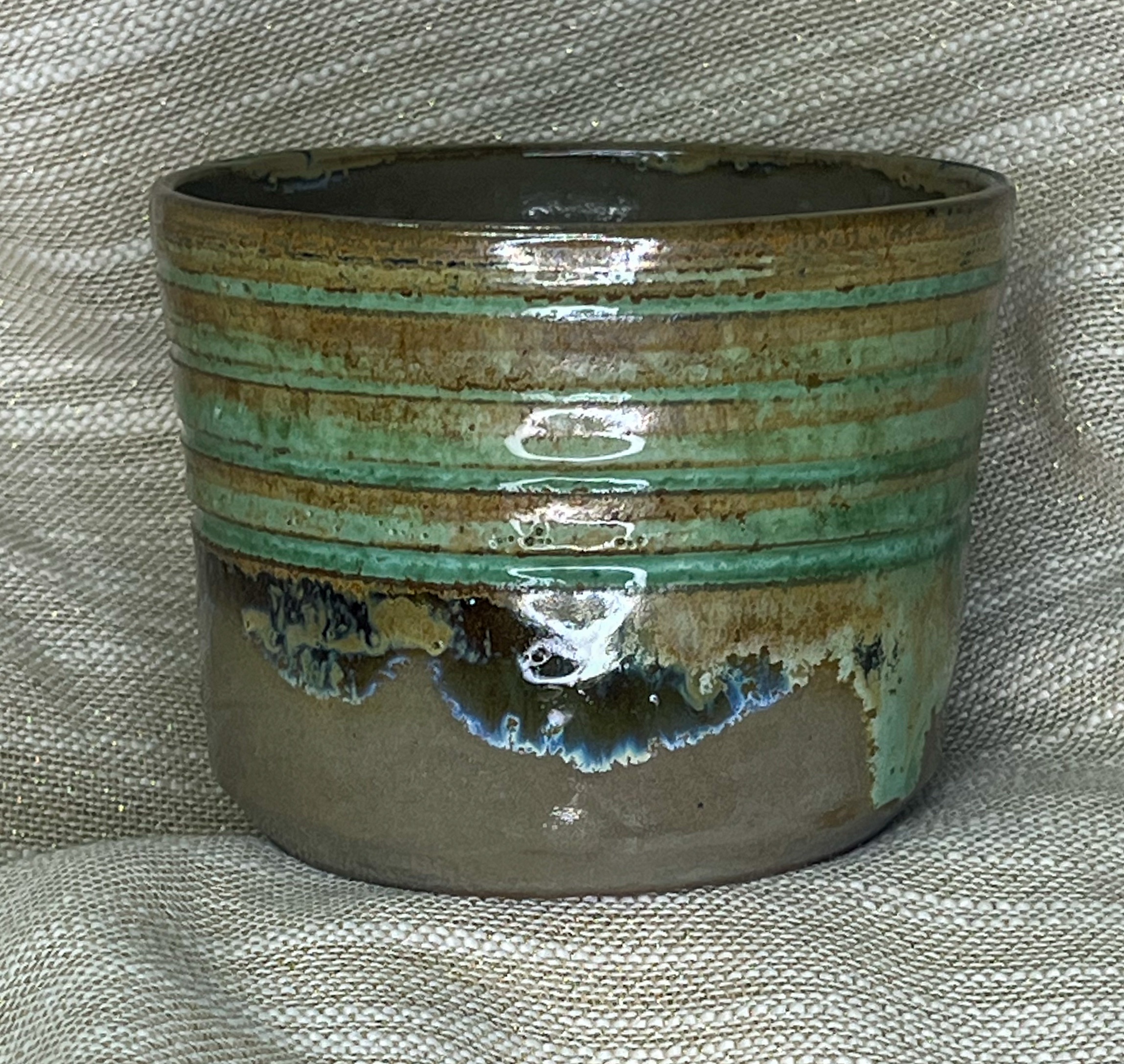 Ręcznie robiony ceramiczny kubek w odcieniach zieleni z efektem - obrazek 5