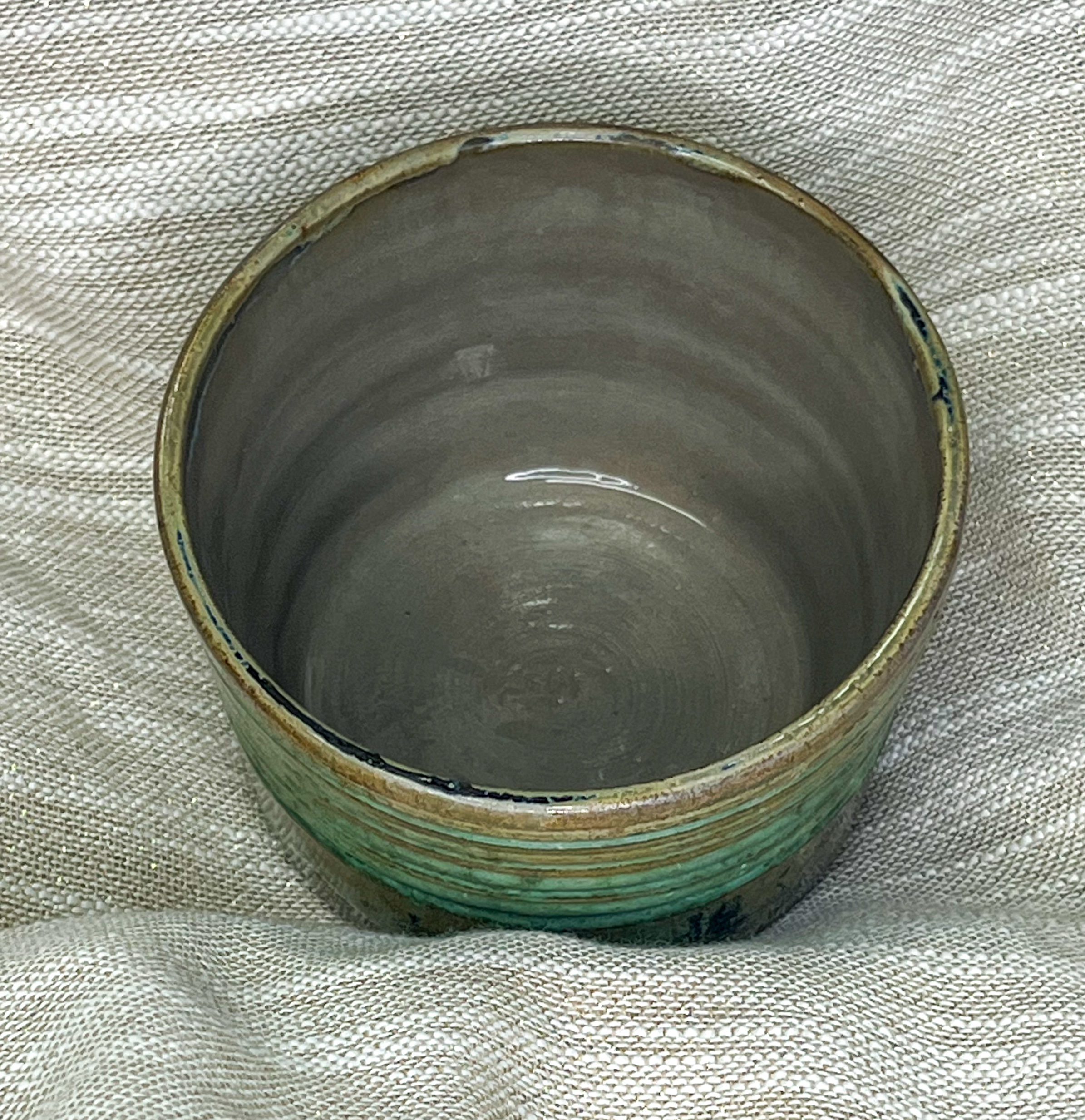 Ręcznie robiony ceramiczny kubek w odcieniach zieleni z efektem - obrazek 2