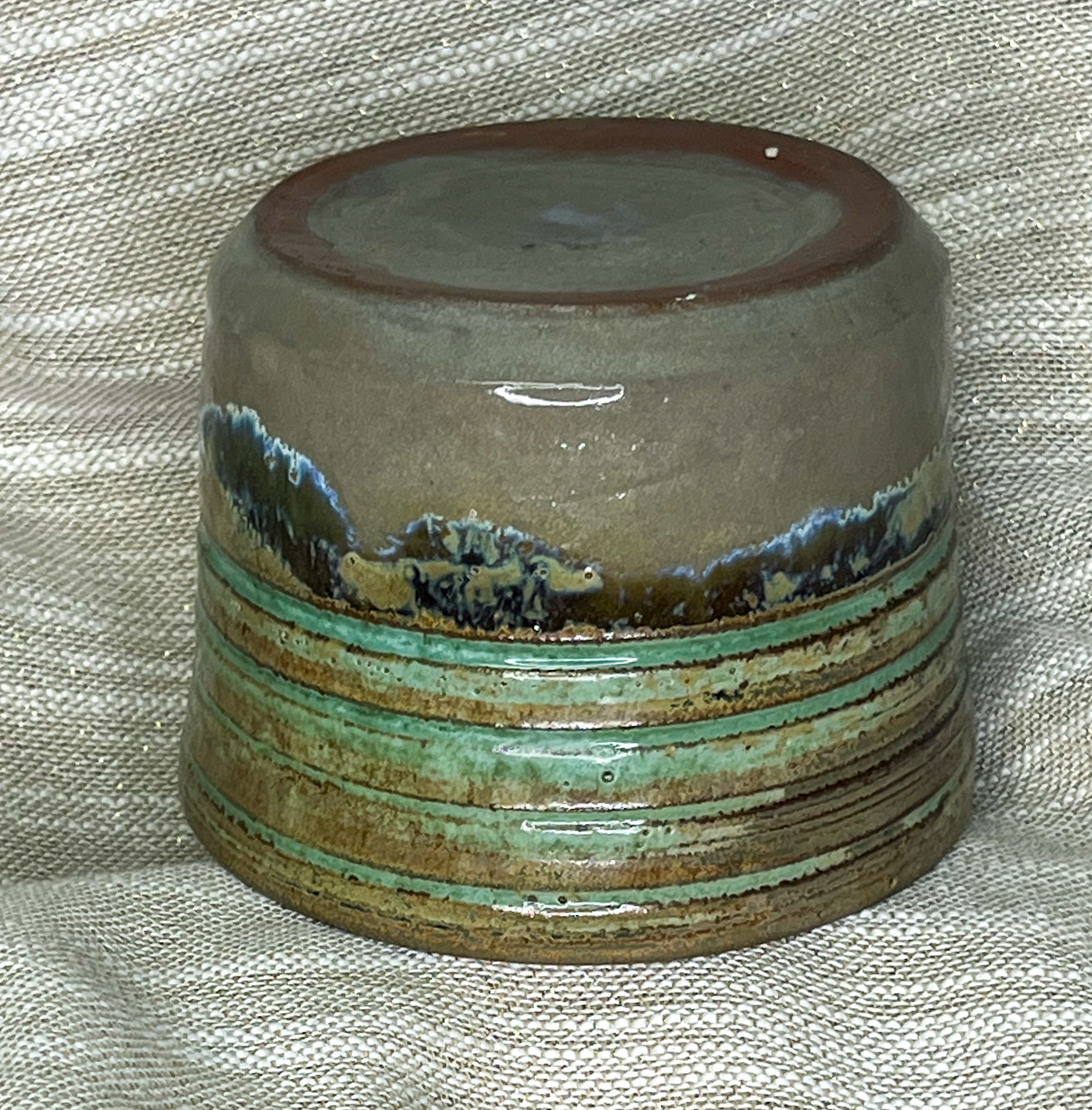Ręcznie robiony ceramiczny kubek w odcieniach zieleni z efektem - obrazek 3