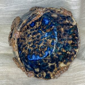 Ręcznie wykonana ozdobna miska z mackami w kolorze czerni i głębi oceanu