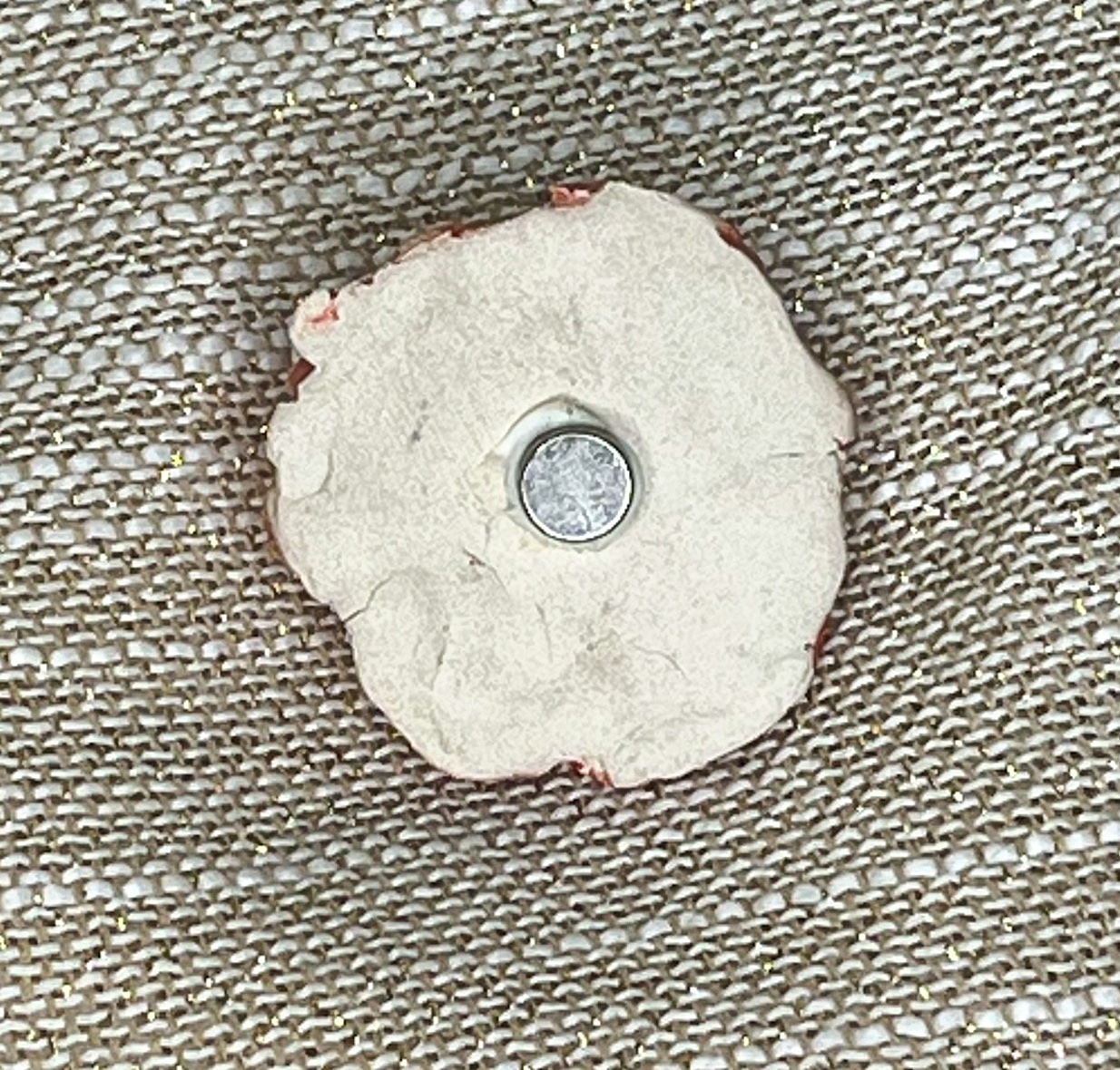 Ceramiczny magnes w kształcie czerwonej róży - obrazek 2